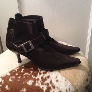 Donald j Pliner booties 7.5